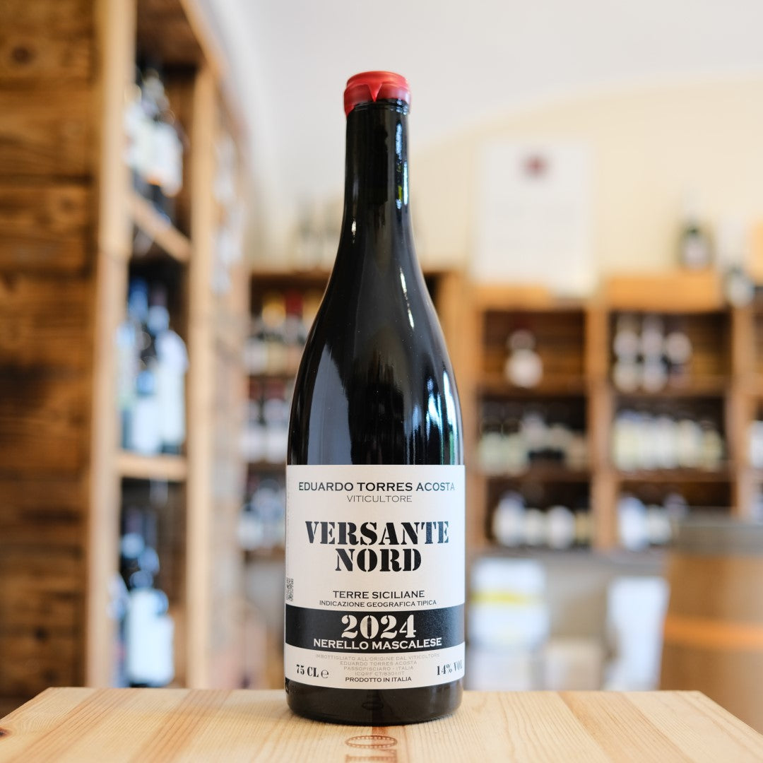 Versante Nord Rosso 2024 Eduardo Torres Acosta bottiglia | Etna Rosso wine bottle Sicily Italy