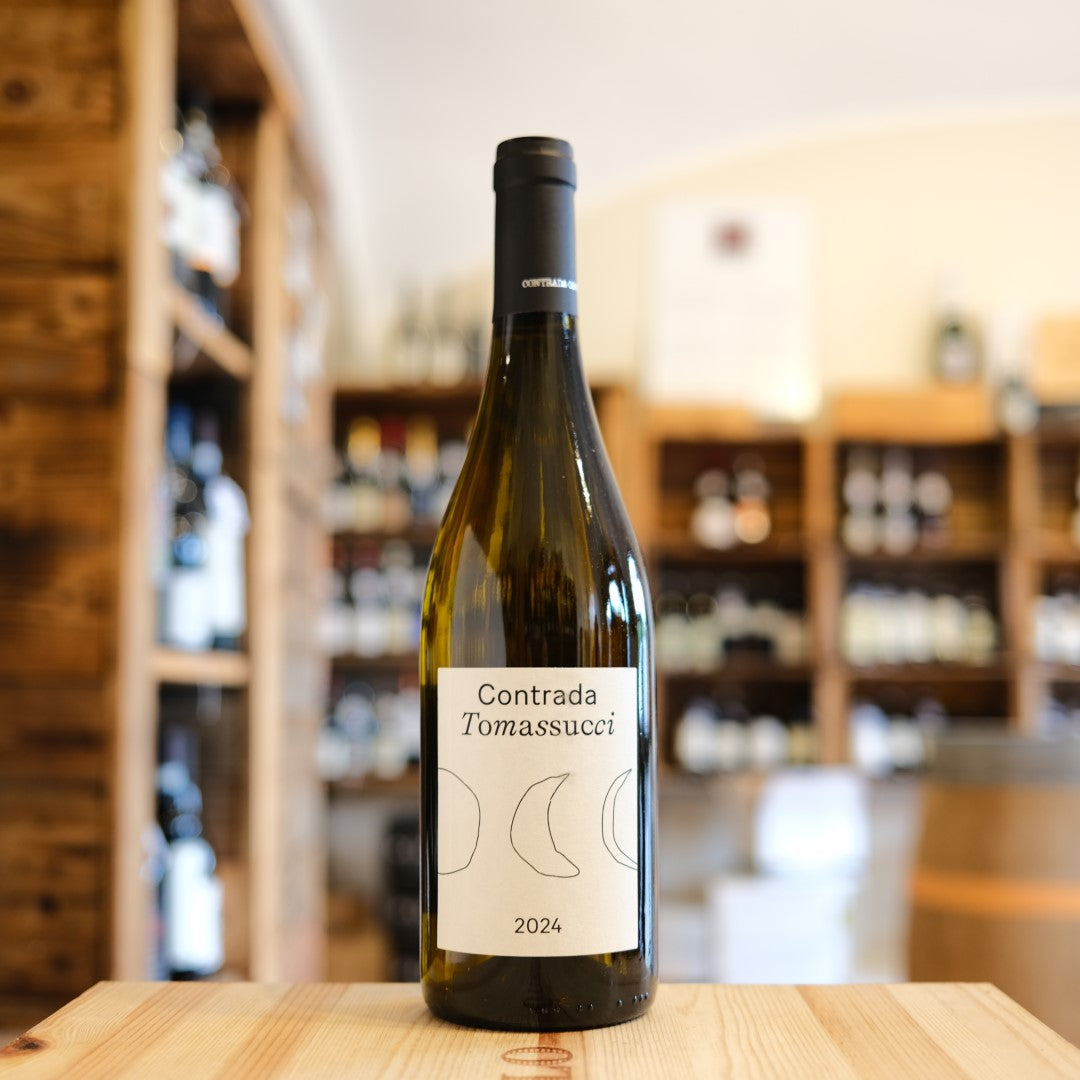 Contrada Tomassucci 2024 Contrada Contro bottiglia | Marche Bianco IGT wine bottle Italy