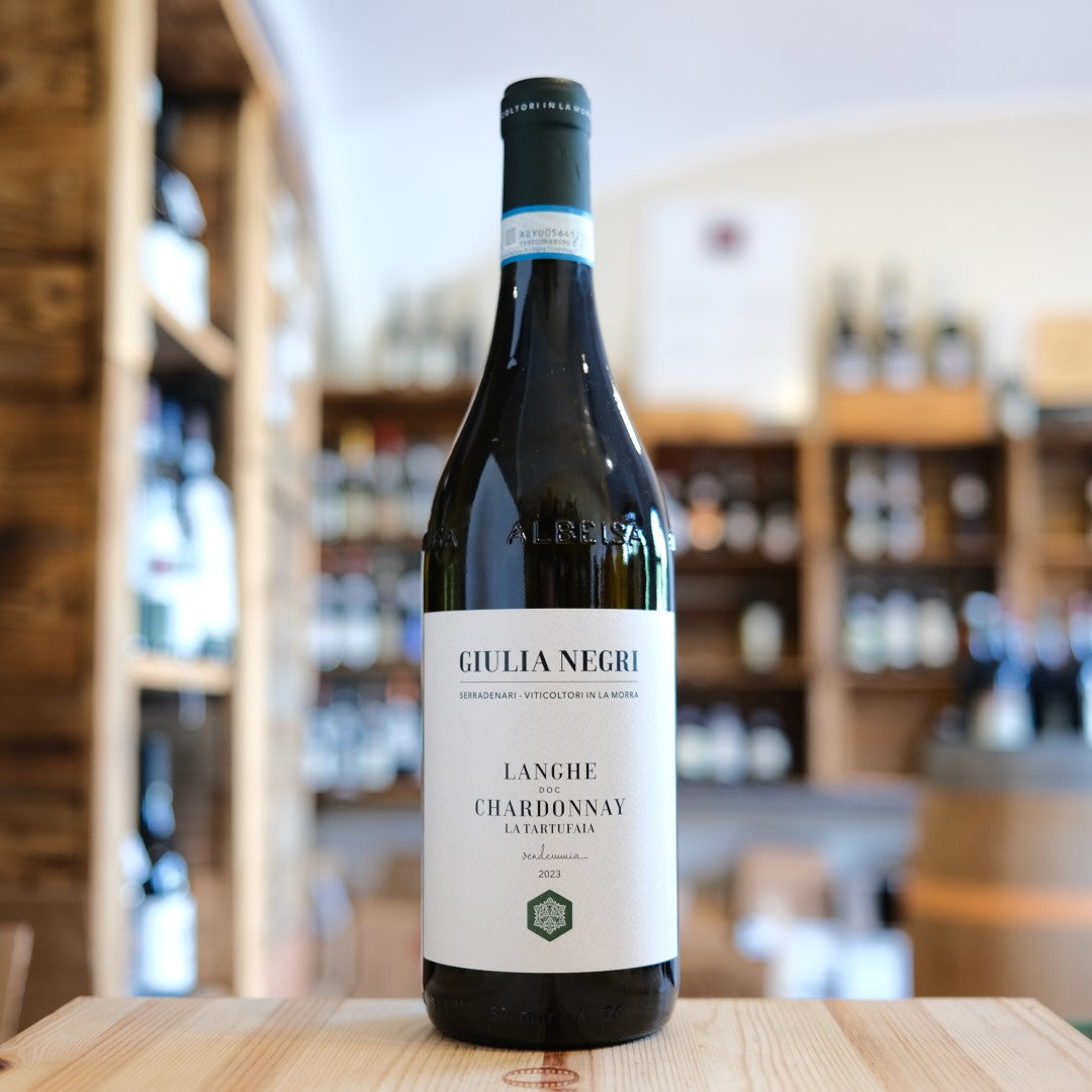 Bottiglia Langhe Chardonnay La Tartufaia 2023 Giulia Negri Serradenari white wine bottle