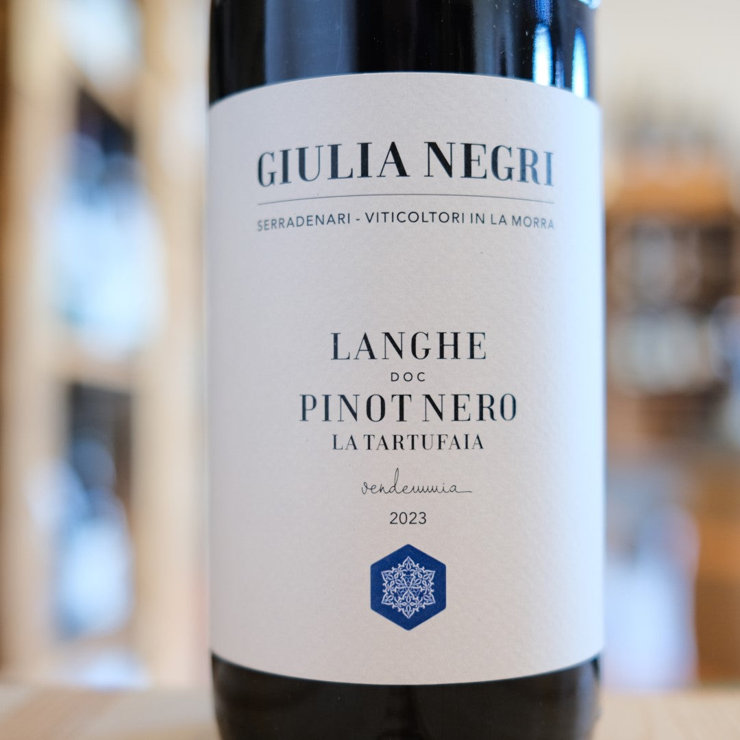 Etichetta Langhe Pinot Nero La Tartufaia 2023 Giulia Negri La Morra Italian wine label