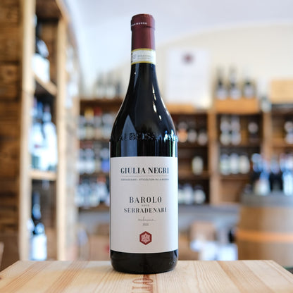 Bottiglia Barolo Serradenari 2022 Giulia Negri La Morra Piemonte red wine bottle