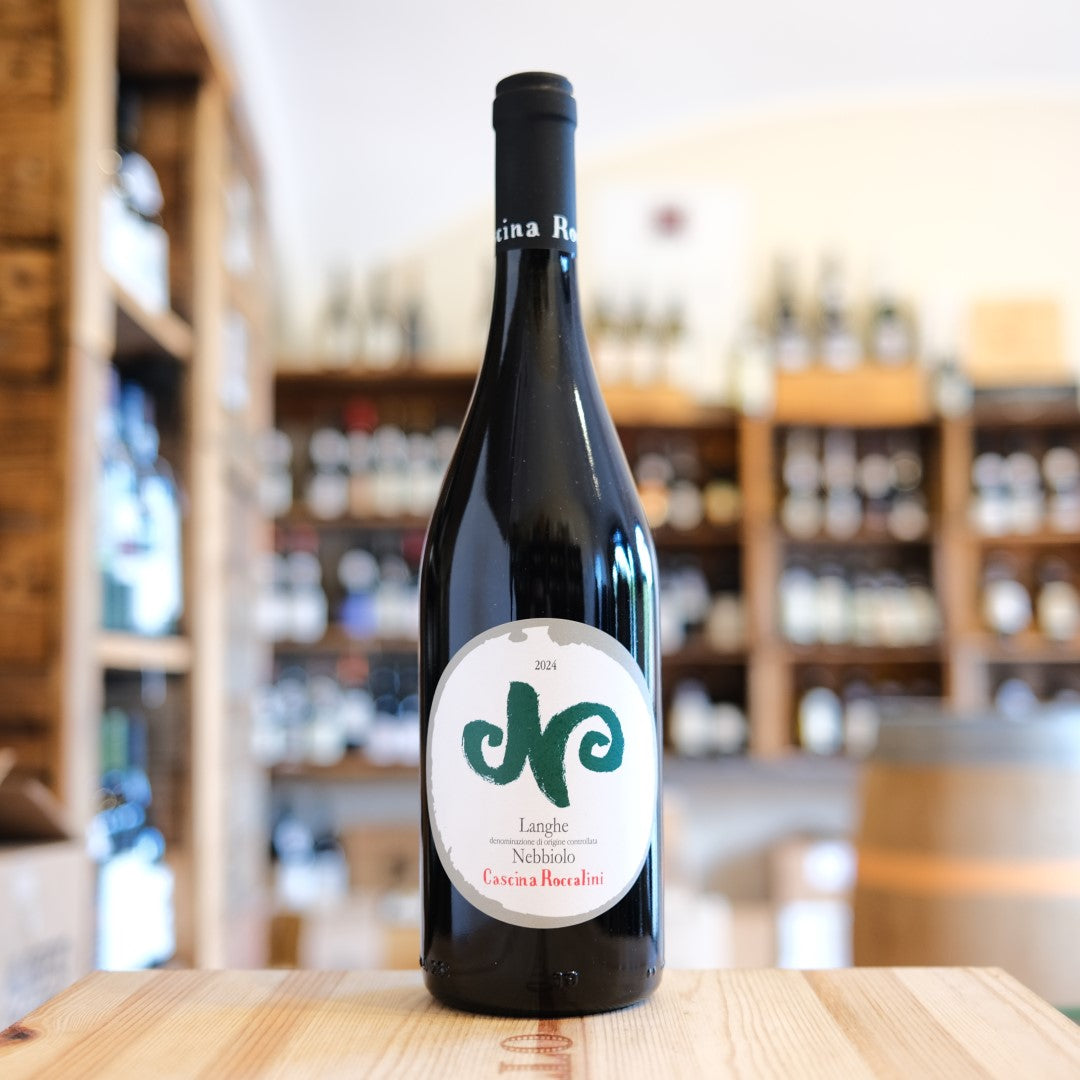 Bottiglia Langhe Nebbiolo 2024 Cascina Roccalini Barbaresco Piemonte red wine